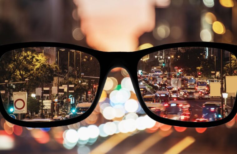 um óculos com lentes que melhoram a imagem